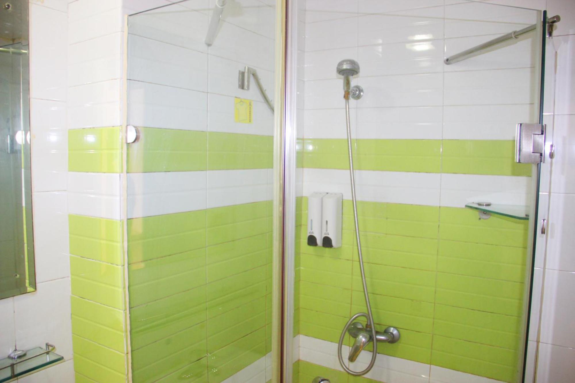 Iu Hotel Guangzhou Jingxi Nanfang Hospital Station Екстер'єр фото