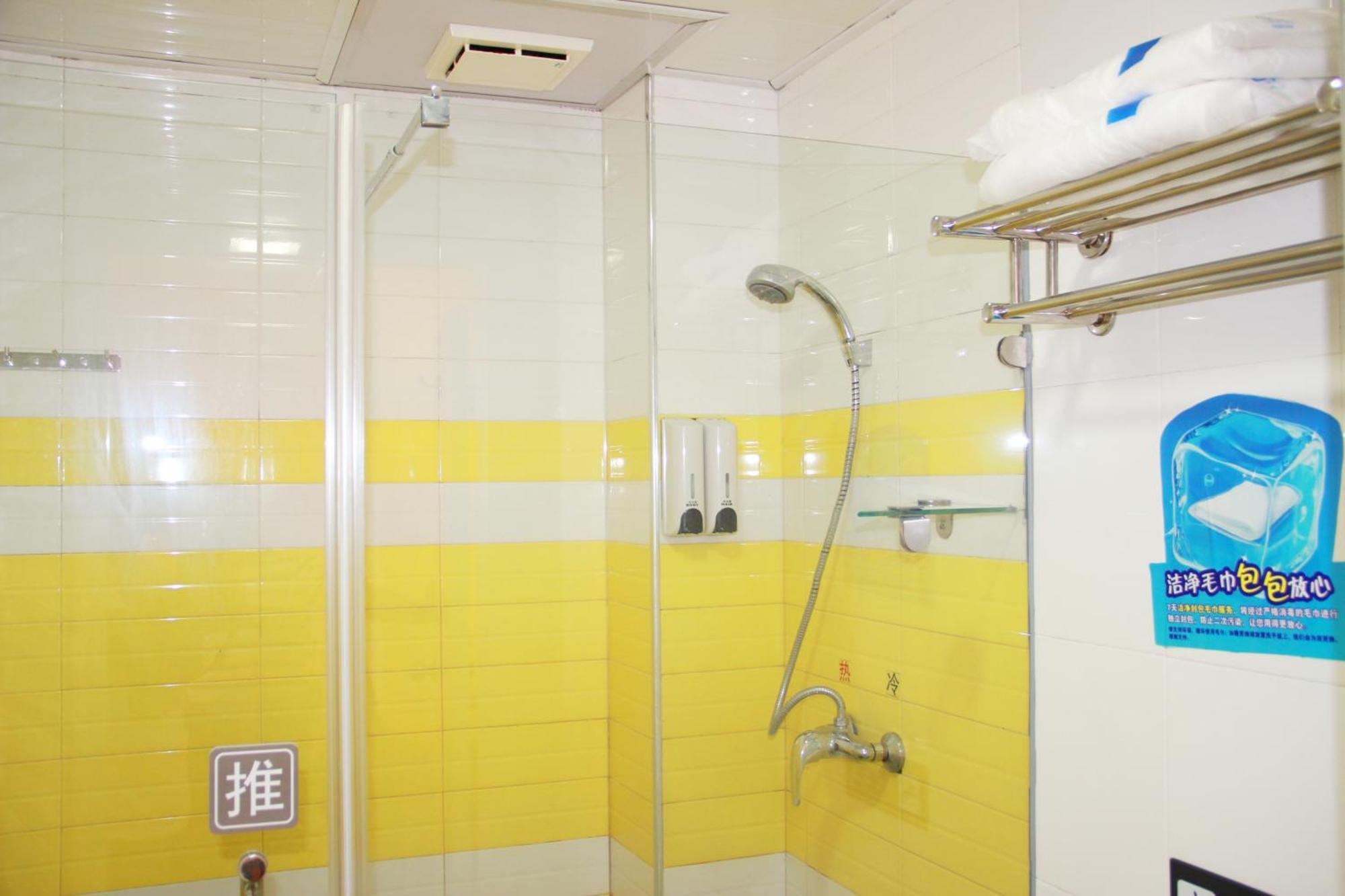 Iu Hotel Guangzhou Jingxi Nanfang Hospital Station Екстер'єр фото