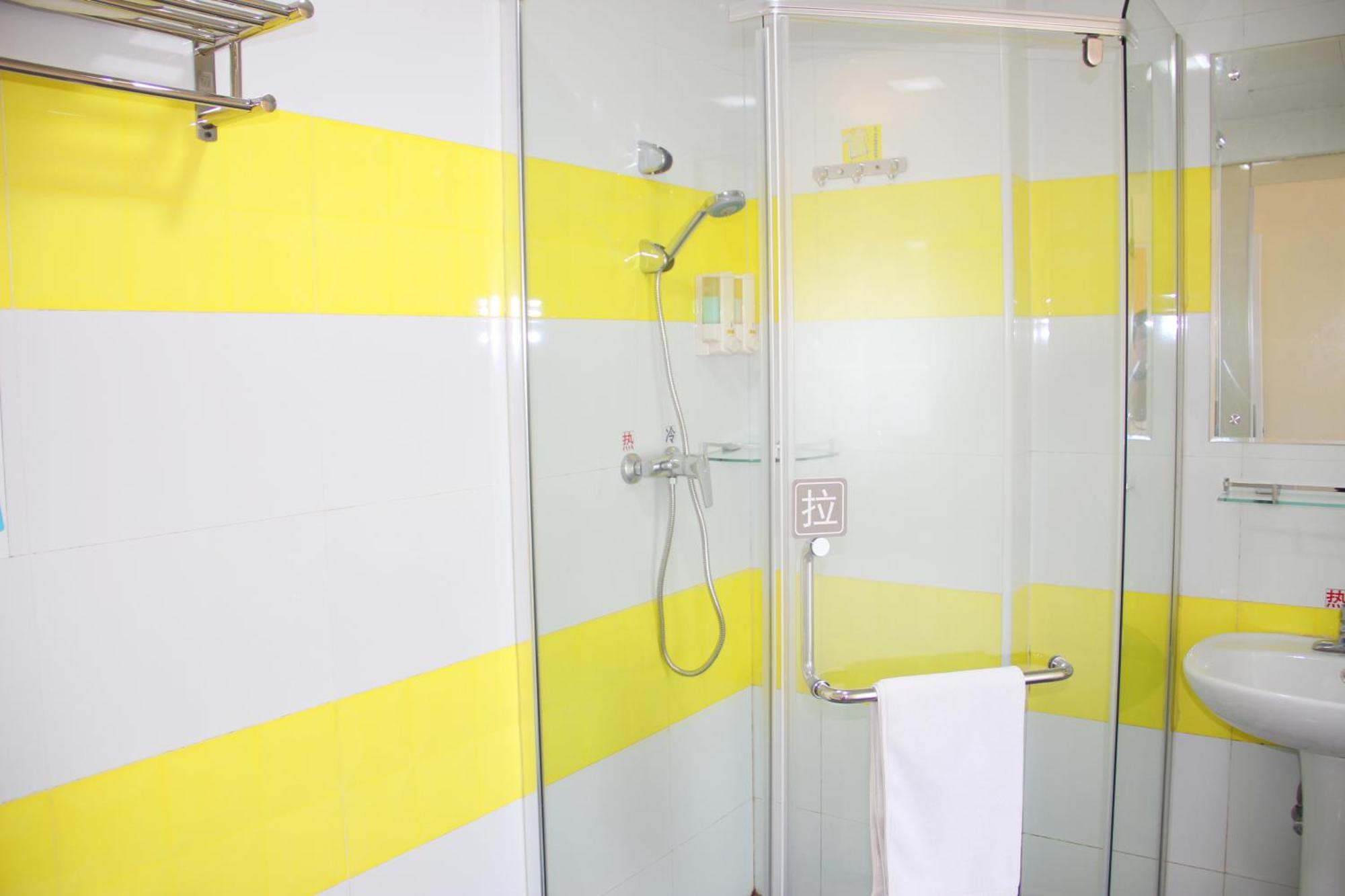 Iu Hotel Guangzhou Jingxi Nanfang Hospital Station Екстер'єр фото